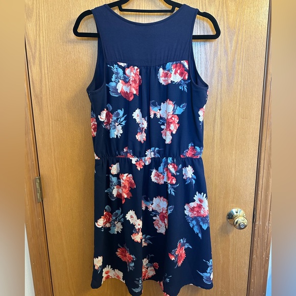 41 Hawthorne dress. Cute floral dress, originally from a Stitch Fix box. - Picture 2 of 4
